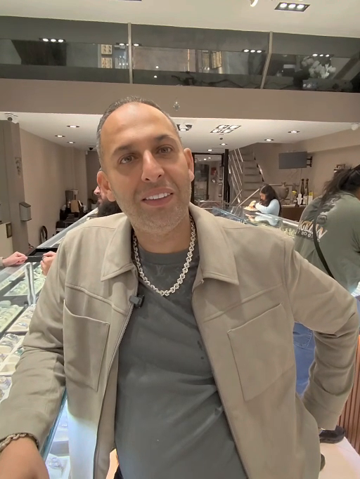 Benny the Dealer speaking inside Mazalito Jewelry in New York’s Diamond District