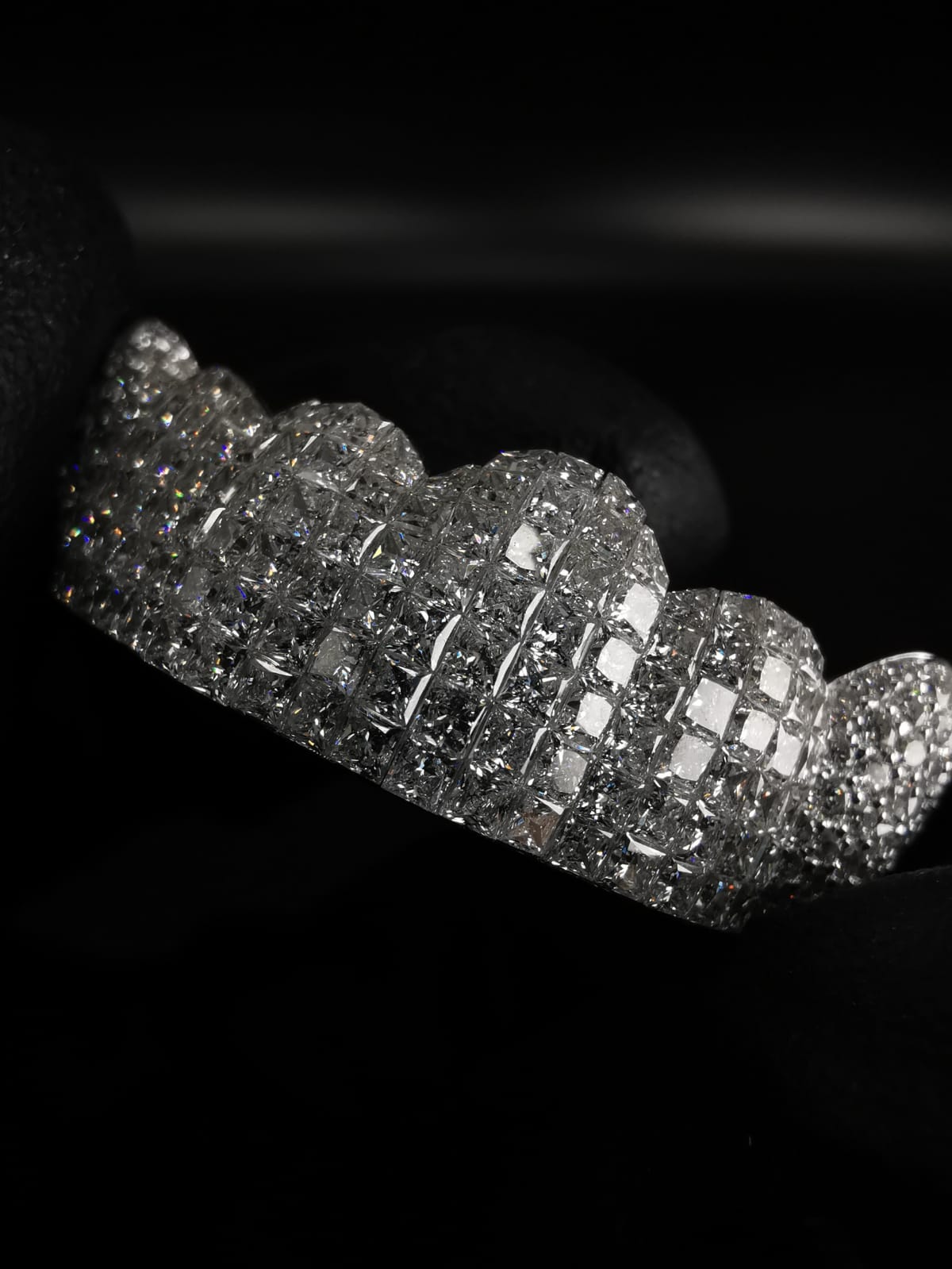 Iced princess-cut top β flawless invisible setting