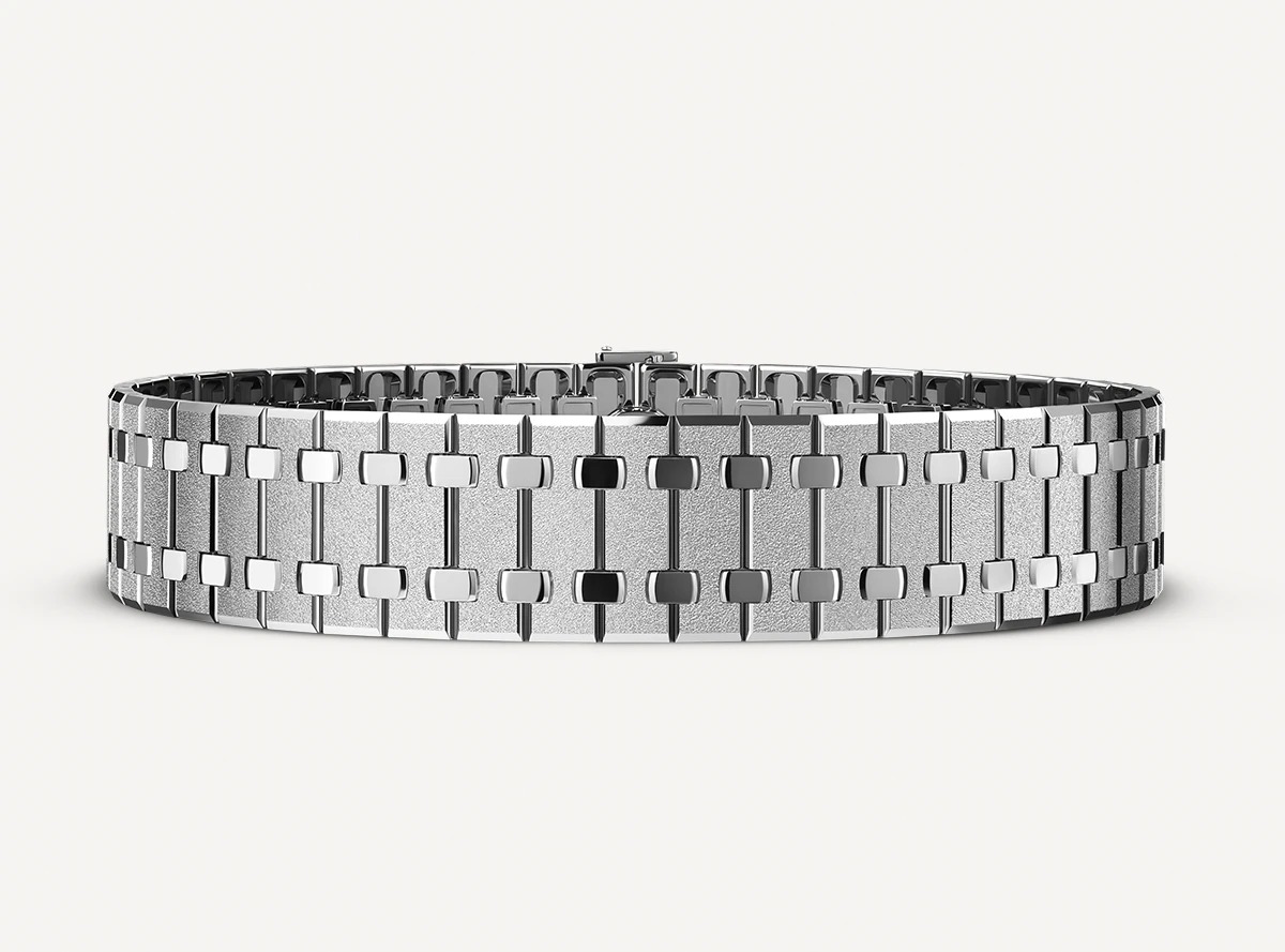 Royal Oak Frosted Gold necklace in 18 karat white gold.
