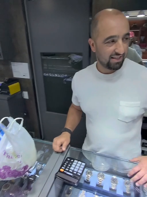 Raphael speaking behind the counter at Simon Diamond