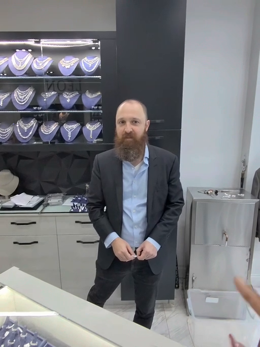 Mike Nekta speaking inside Leon Diamond in New York’s Diamond District